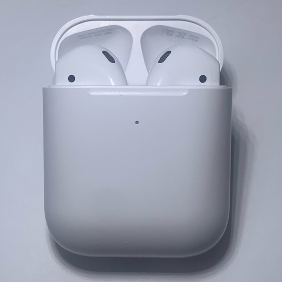 Apple AirPod 2nd Gen wireless charging case - Picture 3 of 5